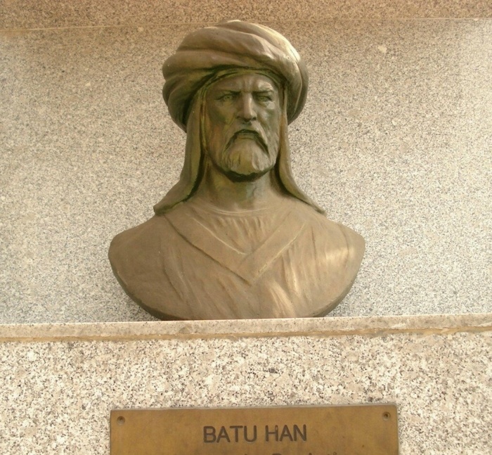 Отец-Основатель Золотой Орды Батый (Бату-Хан), внук Чингизхана. Бюст в турецком городе Сёгют.