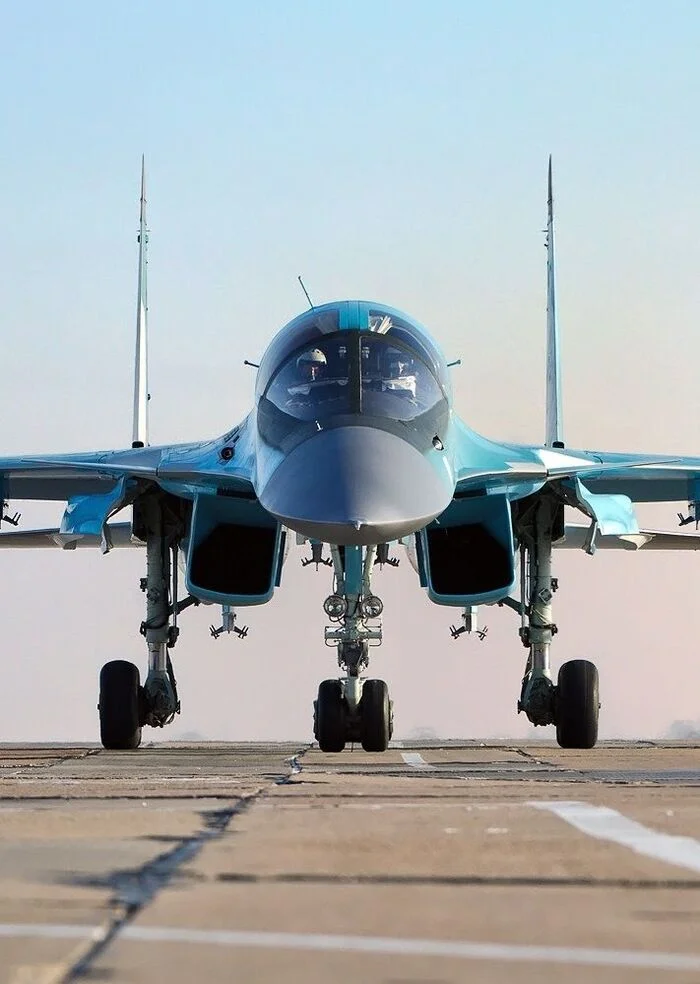 Многофункциональный фронтовой истребитель-бомбардировщик Су-34⁠⁠