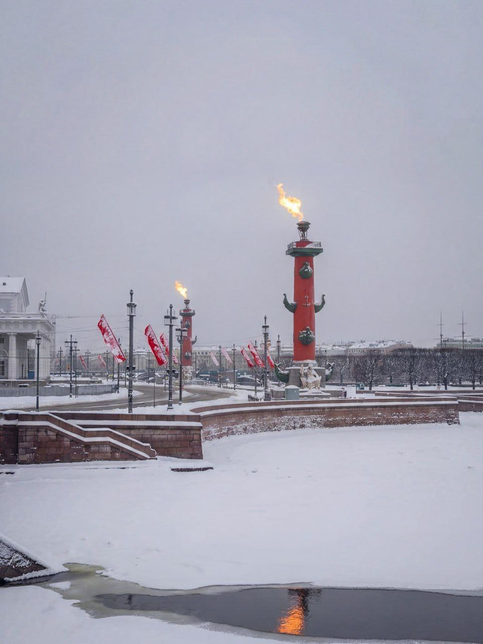 Ответ на пост «Ростральные колонны зажглись в Петербурге»