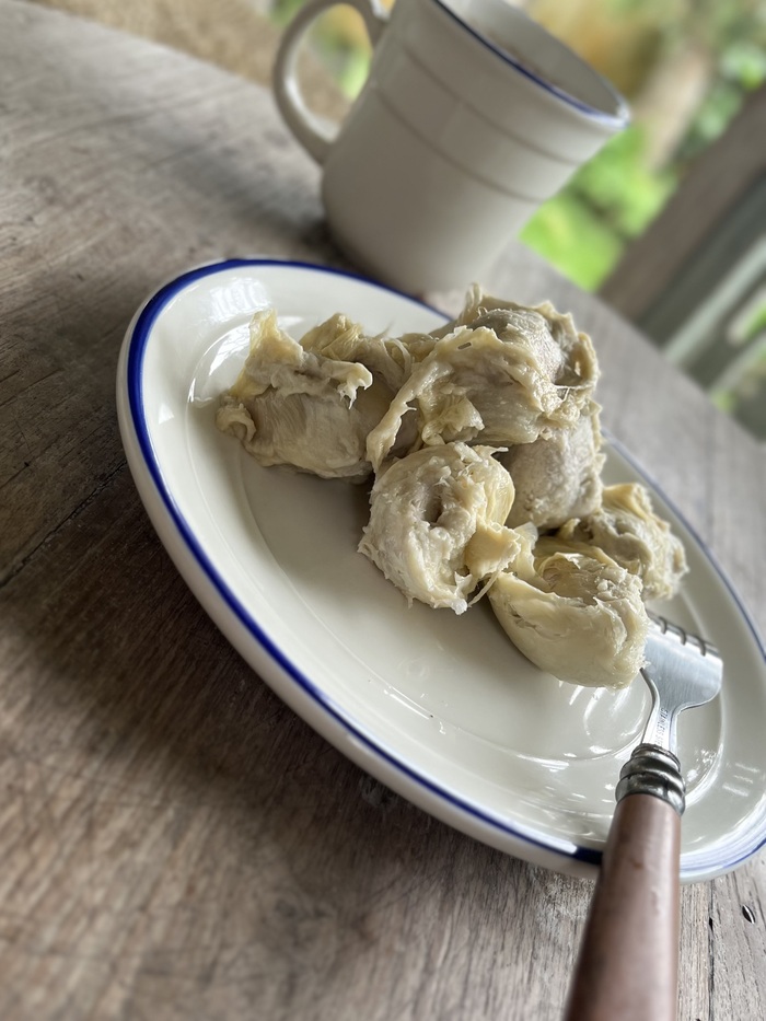 Как заварной крем, с мятным привкусом.