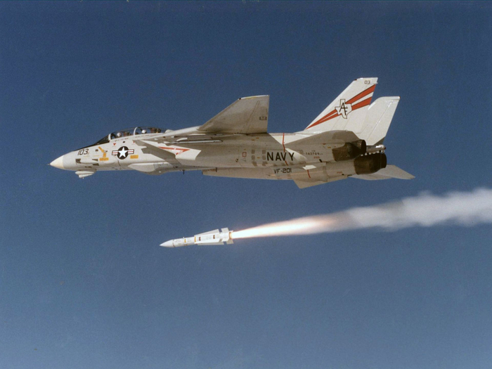 ������ AIM-54 � F-14�, ������ 1987 ����