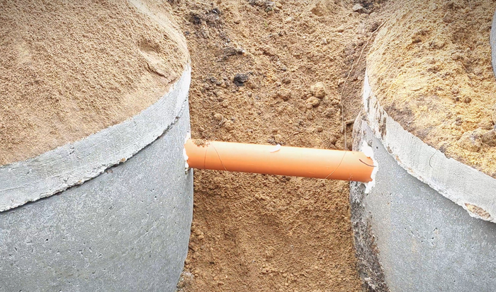 сделали перелив, засыпаем грунт дальше