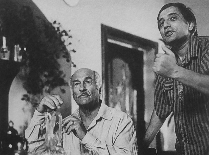 Фотография со съемок телевизионного художественного фильма «Вино из одуванчиков» (1997) по одноименной книге Рэя Брэдбери. Рядом с Апасяном актер Владимир Михайлович Зельдин