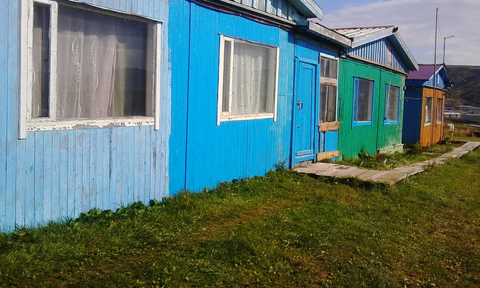 Здание метеостанции ТДС Малокурильское (служебка+квартиры в одном флаконе).