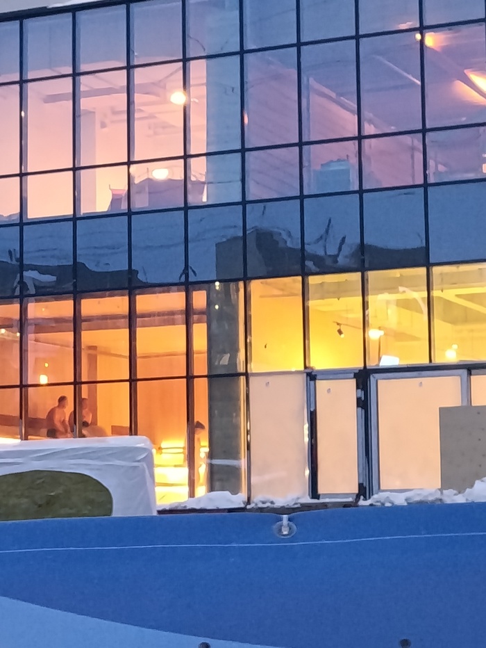 Баден. Сауны с прозрачными стеклом.