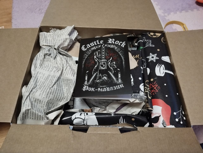 Подарок встретил такой вот открыточкой с метким пожеланием!