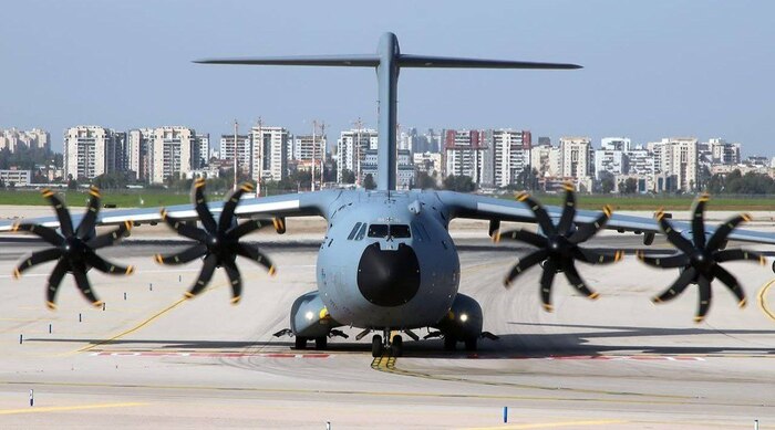 Привез в Бен-Гурион много полезных в нашем хозяйстве железяк.