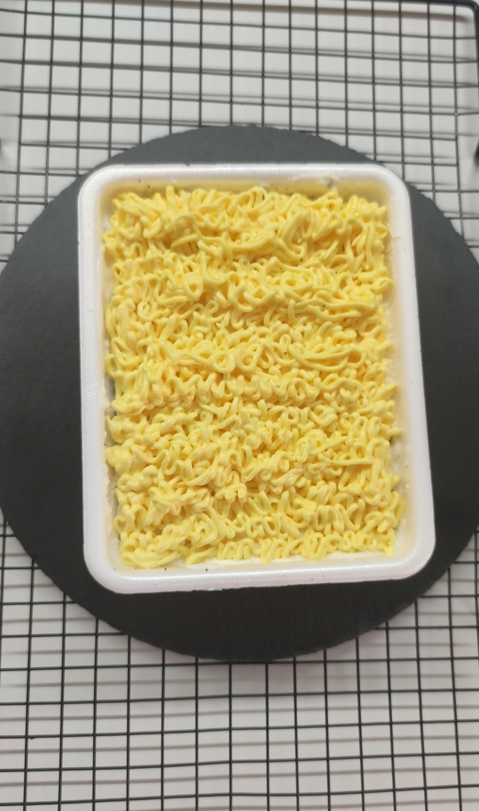 Внутри шоколадный торт