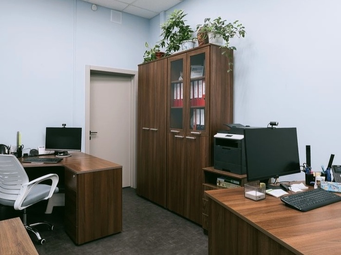 3 фразы, которые помогут вежливо завершить разговор с жалующимся коллегой