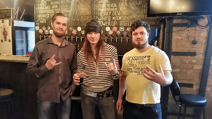 Мой друг и коллега Андрей, Сергей Маврин, Я. 2017 год, паб Крафт Нуар.