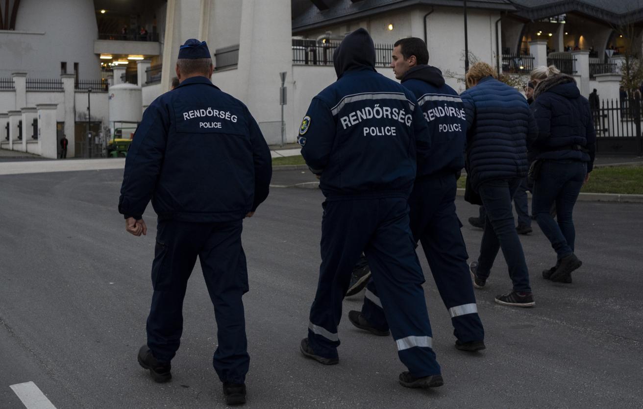 A former Ukrainian general was detained in Hungary with a large shipment of currency and gold. - Politics, Hungary, NATO, Риа Новости, Kiev, Corruption, Longpost, Laundering of money, Smuggling, Detention, OschadBank