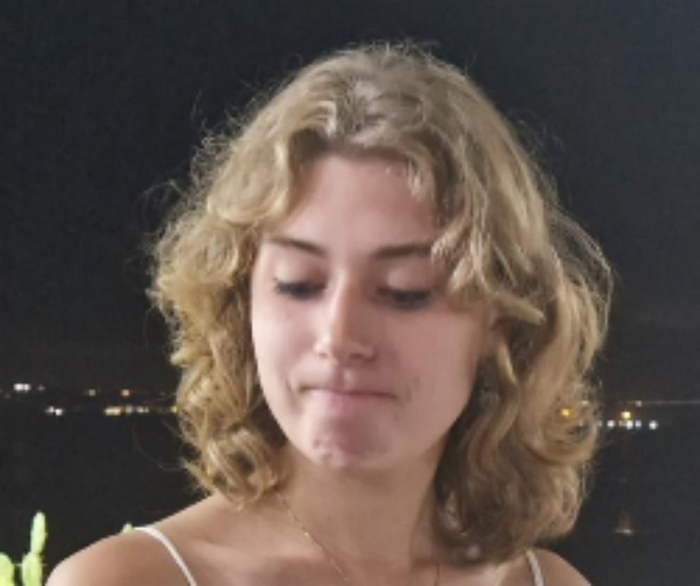 �����