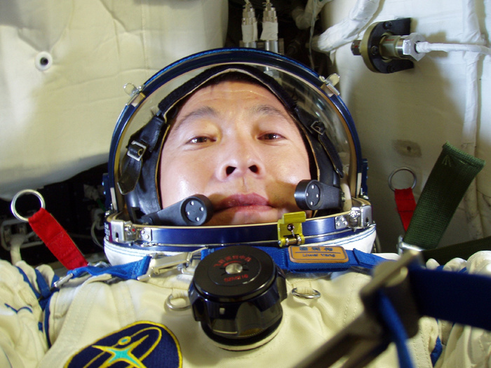 � <!--noindex--><a href="https://pikabu.ru/story/pervyiy_kitayskiy_astronavt_uslyishal_v_kosmose_nechto_ne_imeyushchee_obyasneniya_do_sikh_por_13763864?u=http%3A%2F%2Fpeople.cn&t=people.cn&h=17e6296f690d3dfd886c2976df7ab111b1c688ab" title="http://people.cn" target="_blank" rel="nofollow noopener">people.cn</a><!--/noindex-->