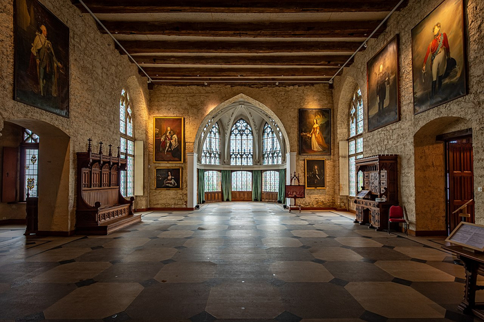 Рыцарский зал.