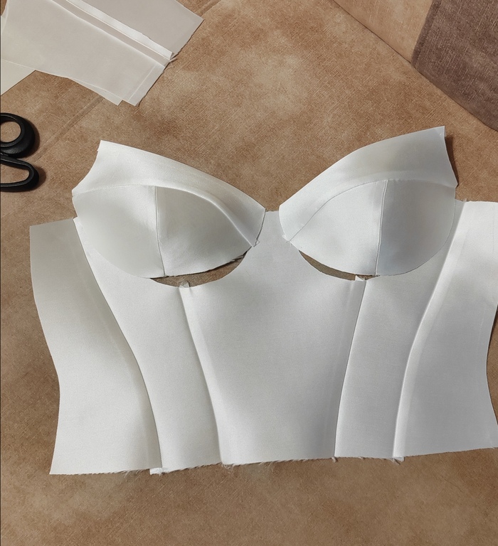 Всё лишнее нещадно стрижется