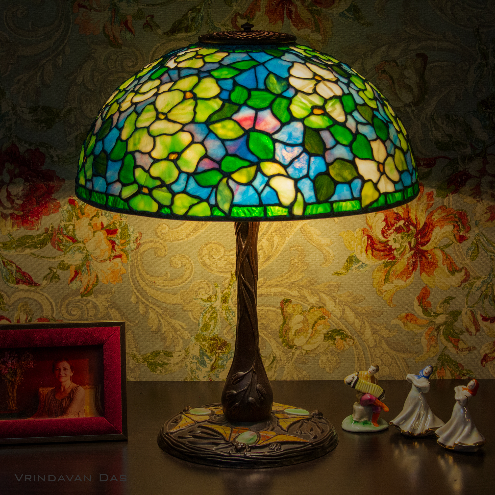 Репродукция лампы Tiffany Studios 16 Dogwood, первая законченная работа в 2026 - Моё, Декор, Витраж Тиффани, Творчество, Рукоделие без процесса, Настольная лампа, Витраж, Длиннопост