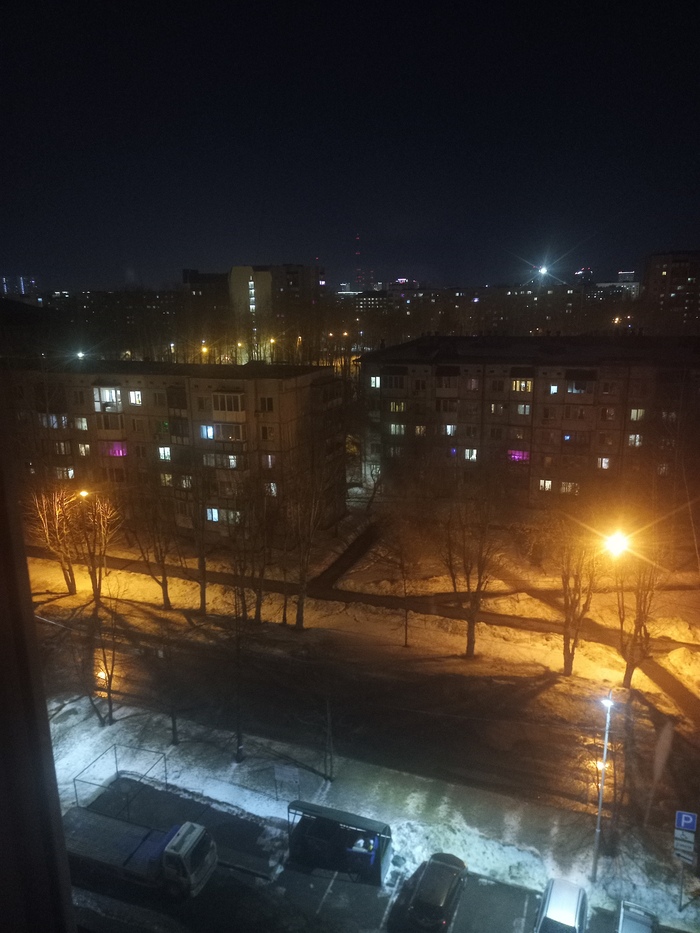 Ночная прогулка в простом городе Россия