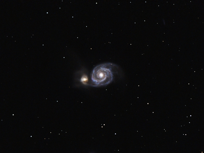 M51 � NGC5195. ������������: ZWO Seestar S50, ~4.5 ���� ��������� ����������. ���������: siril, graxpert, photoshop.