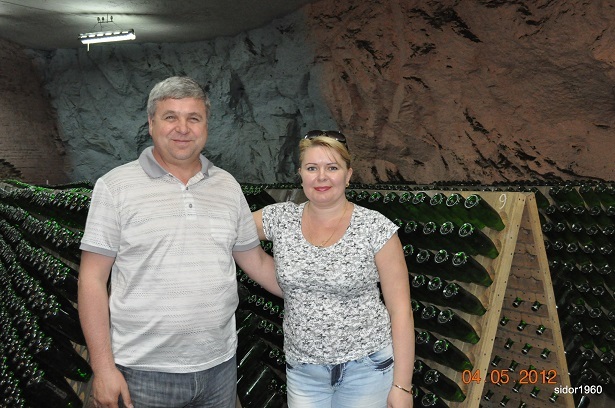 Лето 2012 года. Мы на экскурсии на заводе шампанских вин в Артёмовске. Это тот Артёмовск (Бахмут) (Бахмутская мясорубка 2023 года). Город, которого сейчас нет.