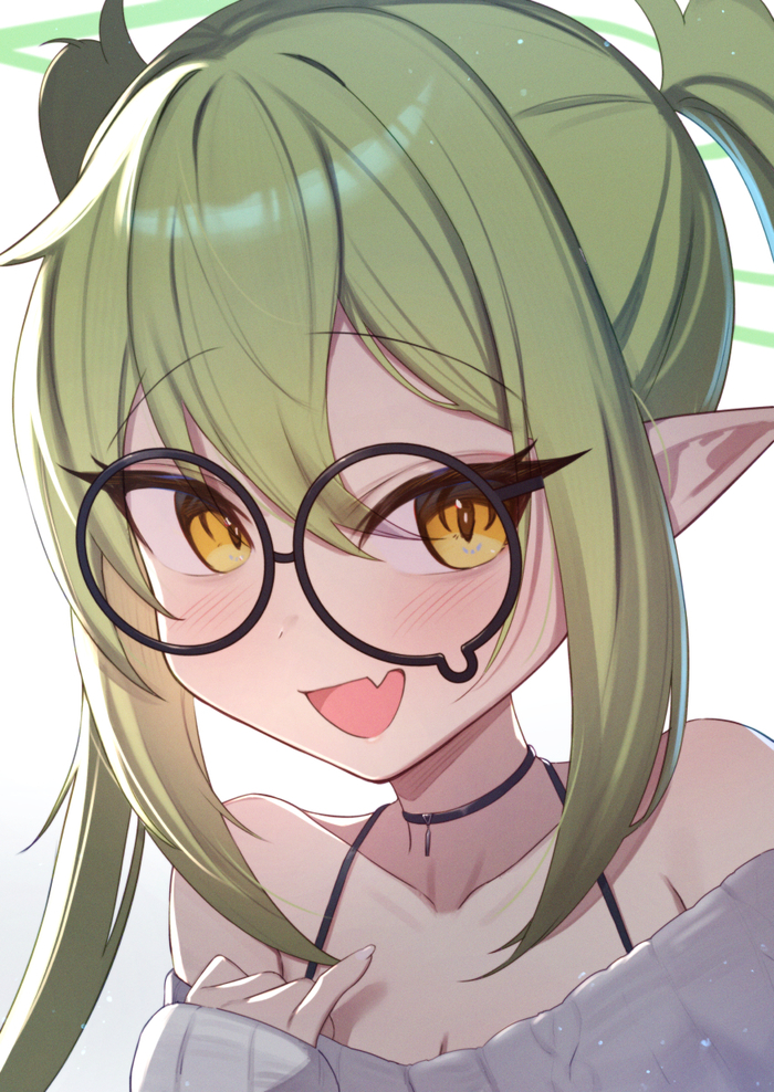 Две милашки смотрят друг на друга