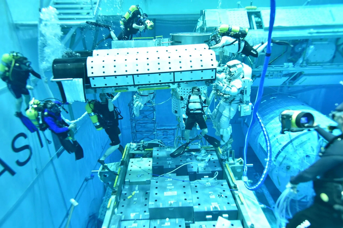 ������� Neutral Buoyancy Laboratory, ����: NASA