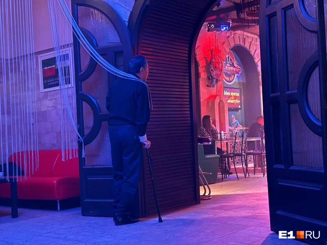 ������ ��������� � ���� ���� �� �������� ��������: ����� ��������� / <!--noindex--><a href="https://pikabu.ru/story/tyi_russkaya_chto_li_chto_tvoritsya_v_nochnom_klube_v_glushi_ekaterinburga_kotoryim_zapravlyayut_tataryi_13889750?u=http%3A%2F%2FE1.RU&t=E1.RU&h=d14cb2f4849bc246a517d6332b909846dc263a36" title="http://E1.RU" target="_blank" rel="nofollow noopener">E1.RU</a><!--/noindex-->