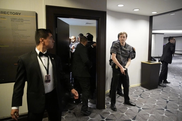 ����: <a href="https://pikabu.ru/story/chetvertoe_pokushenie_trampa_khoteli_rasstrelyat_iz_drobovika_13918451?u=http%3A%2F%2Fwww.globallookpress.com%2F&t=www.globallookpress.com&h=e91be474c3ec66b74a670302364abf7de43fe8d3" title="http://www.globallookpress.com/" target="_blank" rel="nofollow noopener">www.globallookpress.com</a>/ Keystone Press Agency � CNP