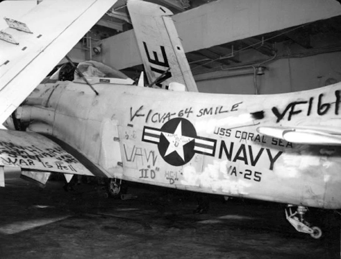 15. � � ���������� � ������������� A-1 Skyraider (<a href="https://pikabu.ru/story/v_zhizni_kazhdogo_cheloveka_byivayut_momentyi_kogda_prizemlilsya_ne_na_tu_palubu_13939007?u=https%3A%2F%2Fwww.reddit.com%2Fr%2Fnavy%2Fcomments%2F1g1x74k%2Flanding_on_the_wrong_carrier_gets_you_graffiti%2F%3Ftl%3Dru&t=%D0%98%D1%81%D1%82%D0%BE%D1%87%D0%BD%D0%B8%D0%BA&h=3b93b0c5b8939fa0d6b80832d671594d12165ad2" title="https://www.reddit.com/r/navy/comments/1g1x74k/landing_on_the_wrong_carrier_gets_you_graffiti/?tl=ru" target="_blank" rel="nofollow noopener">��������</a>)