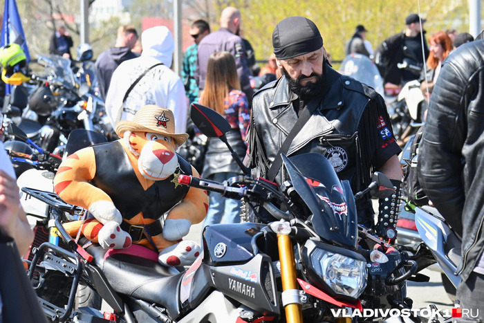 Елена Буйвол / <!--noindex--><a href="https://pikabu.ru/story/rev_motorov_vernulsya_v_gorod_baykeryi_yarko_i_shumno_otkryili_motosezon_vo_vladivostoke_13941719?u=http%3A%2F%2FVLADIVOSTOK1.RU&t=VLADIVOSTOK1.RU&h=65ff03fe28c7228e4127e83457e6f4a14f0430f6" title="http://VLADIVOSTOK1.RU" target="_blank" rel="nofollow noopener">VLADIVOSTOK1.RU</a><!--/noindex-->