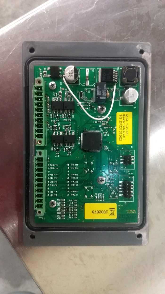 Atmel Mega64 ������ � ���� ������.