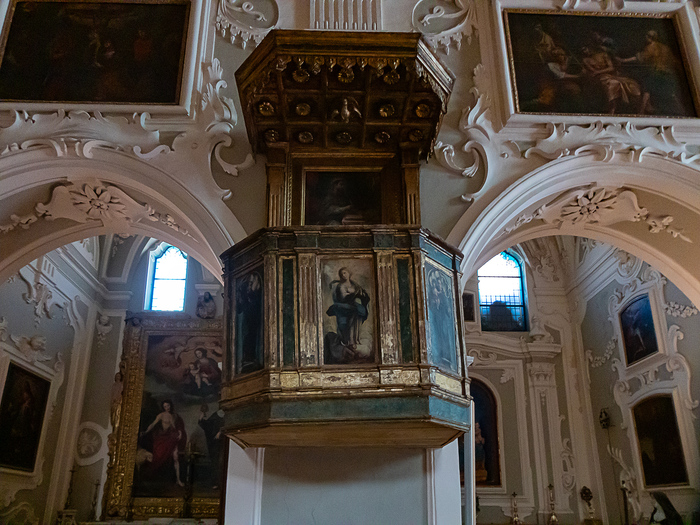 pulpito ligneo
