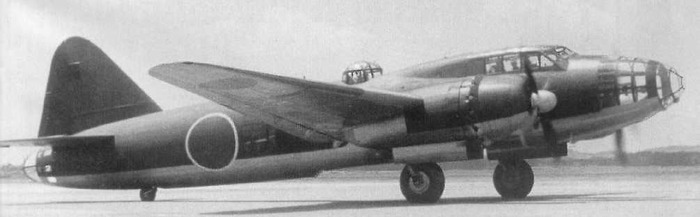 Mitsubishi G4M (кодовое имя союзников — Betty) — один из самых известных японских бомбардировщиков Второй мировой войны (<a href="https://pikabu.ru/story/pochemu_il76_iskrenniy_a_tu95_medved_13964860?u=https%3A%2F%2Fcommons.wikimedia.org%2Fwiki%2FFile%3AG4M-45s.jpg&t=%D0%98%D1%81%D1%82%D0%BE%D1%87%D0%BD%D0%B8%D0%BA&h=faa44842079cc035e3c809f58da0823949ec1f3a" title="https://commons.wikimedia.org/wiki/File:G4M-45s.jpg" target="_blank" rel="nofollow noopener">Источник</a>)