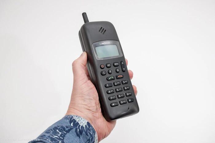 Nokia 1011 ������� �������� GSM-�������, 10 ������ 1992 ����, 195 × 60 × 45 ��, 475 �.