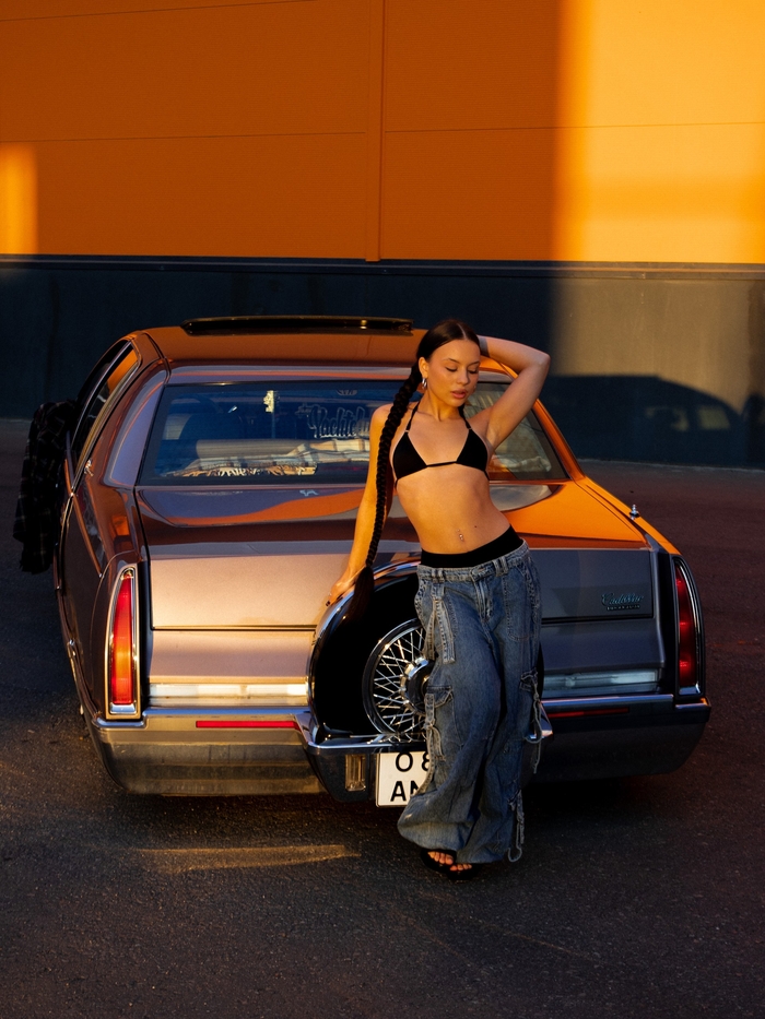 Карина и Cadillac Fleetwood