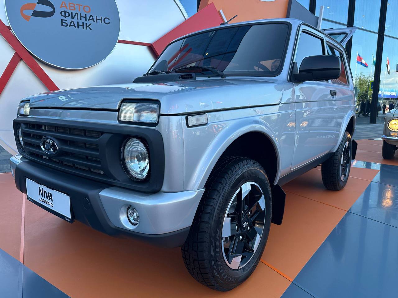 Два разных подхода, два разных пути - Техника, Авто, Нива, Машина, Geely, ПМЭФ, Машиностроение, Россия, Видео, Короткие видео, Длиннопост