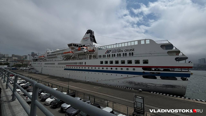 Источник: Елена Буйвол / <!--noindex--><a href="https://pikabu.ru/story/gigantskiy_kruiznyiy_layner_zashel_vo_vladivostok_vpervyie_za_6_let_14032196?u=http%3A%2F%2FVLADIVOSOK1.RU&t=VLADIVOSOK1.RU&h=d7a8f28b43be31187620c3b5a4170522d1e7d037" title="http://VLADIVOSOK1.RU" target="_blank" rel="nofollow noopener">VLADIVOSOK1.RU</a><!--/noindex-->
