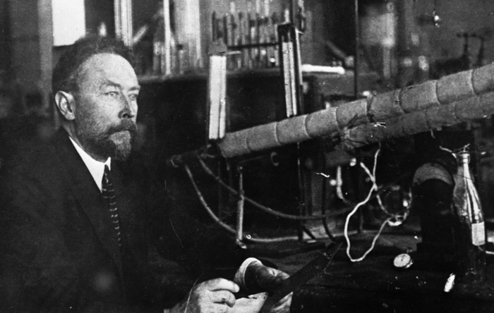 ������ �������, 1924 �. ����: <a href="https://pikabu.ru/story/vremya_tyanut_rezinu_pochemu_otkryitie_kauchuka_v_rossii_shokirovalo_amerikantsev_14039067?u=http%3A%2F%2Fria.ru%2F&t=%D0%A0%D0%98%D0%90%20%D0%9D%D0%BE%D0%B2%D0%BE%D1%81%D1%82%D0%B8&h=95cfc105819a6bbe784e4ead6d4e493da37403f0" title="http://ria.ru/" target="_blank" rel="nofollow noopener">��� �������</a>/ ����� �����