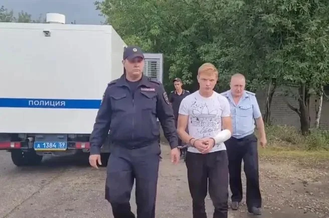 A Yekaterinburg court handed down a harsh sentence to a soldier for the rape and murder of his ex-wife and her daughter. - Series Articles from the web, Negative, Incident, Murder, Tragedy, Politics, Special operation, Court, investigative committee, Criminal case, Yekaterinburg, Life imprisonment, Investigator, Detention, Изнасилование, The crime, Short videos, Strangulation, Attack, Video, Longpost
