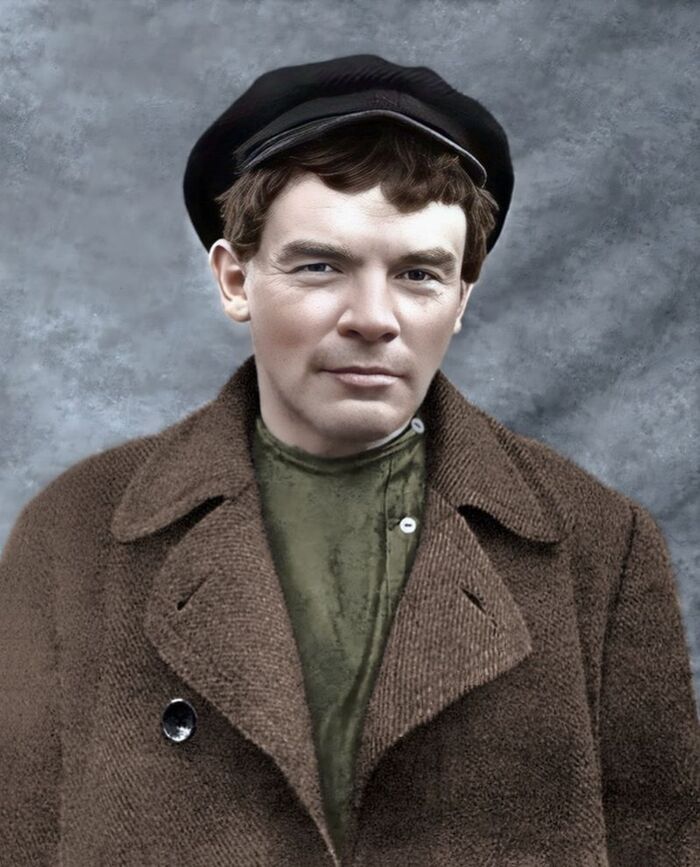 �������� ����� ����������� � ��������� �������� � 1917 ����. ���������� �� ������������� �� ��� �������� �. �. �������, �� �������� ����� ��� ����������. (<a href="https://pikabu.ru/story/genialno_slushayte_ya_ne_uznayu_vas_v_grime_kto_vyi_takoy_14049266?u=https%3A%2F%2Fmaysuryan.livejournal.com%2F3401559.html&t=%D0%98%D1%81%D1%82%D0%BE%D1%87%D0%BD%D0%B8%D0%BA&h=0c885fa3b0d702d14fbb088e159ba830896072d9" title="https://maysuryan.livejournal.com/3401559.html" target="_blank" rel="nofollow noopener">��������</a>)