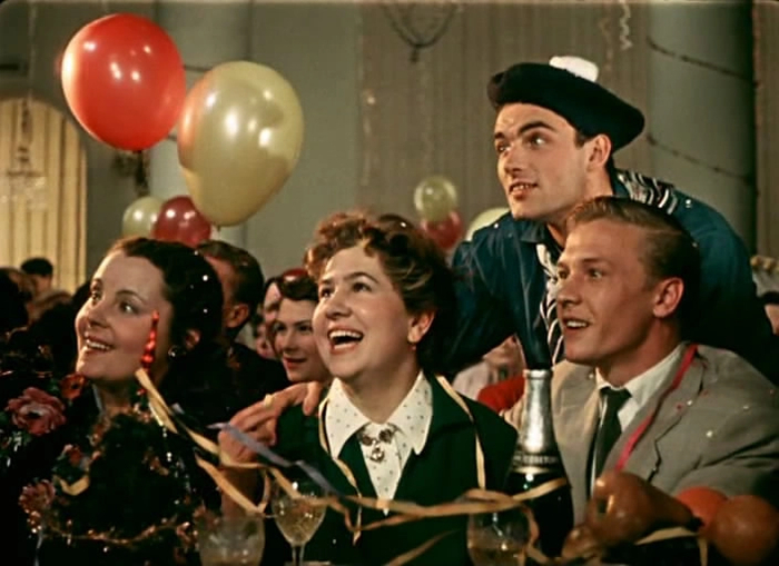Инна Ульянова (в центре) в фильме «Карнавальная ночь», 1956 г.