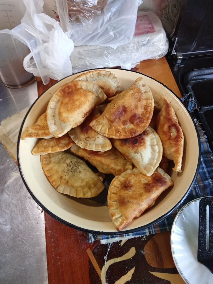 Посмотрим сколько плюсов наберёт маленькая мисочка чебуреков)))))