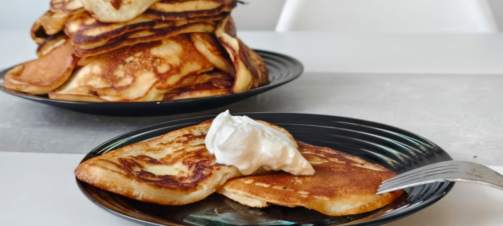 Kefir pancakes for breakfast! - My, Recipe, Bakery products, Men's cooking, Breakfast, Food, Pancakes, Kitchen, Cooking, Cooking for the lazy, Preparation, Dough, Flour, The photo, Mobile photography, Male, Family, Sweets, Sour cream, Dessert, Longpost