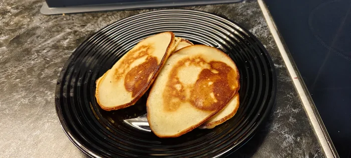 Kefir pancakes for breakfast! - My, Recipe, Bakery products, Men's cooking, Breakfast, Food, Pancakes, Kitchen, Cooking, Cooking for the lazy, Preparation, Dough, Flour, The photo, Mobile photography, Male, Family, Sweets, Sour cream, Dessert, Longpost