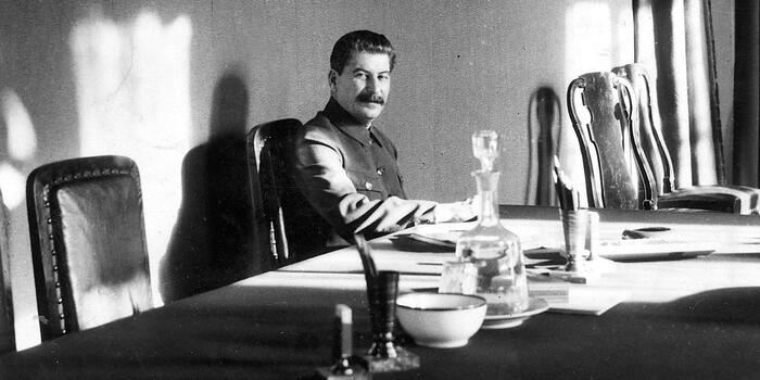 Сталин как бюрократ