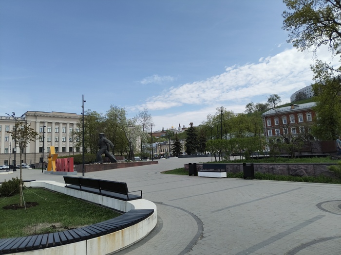 Моряки все идут, кремль стоит. Площадь Маркина