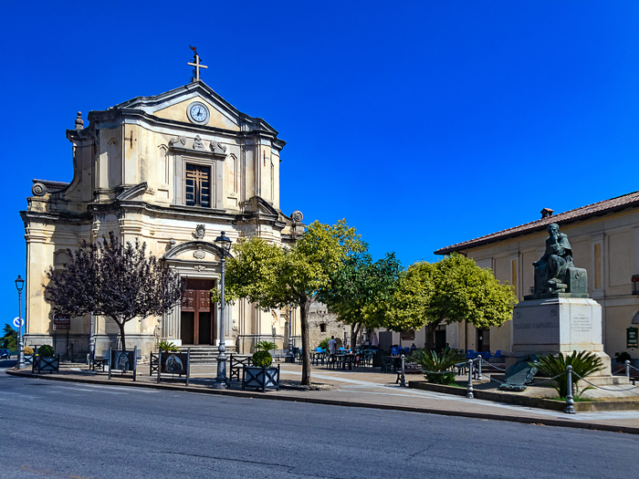 Piazza Carnovale, ����� chiesa di San Francesco, ������ �������� Tommaso Campanella