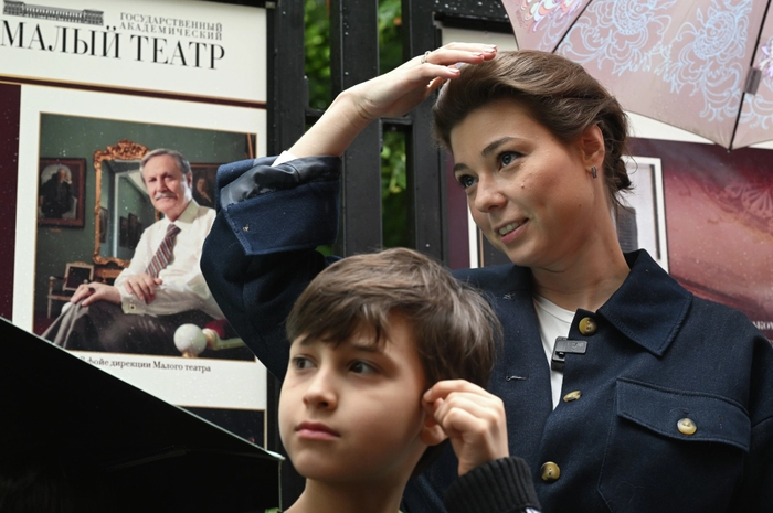 Внучка народного артиста СССР Юрия Соломина Александра Соломина с сыном Федором. Фото: РИА Новости/ Кирилл Каллиников