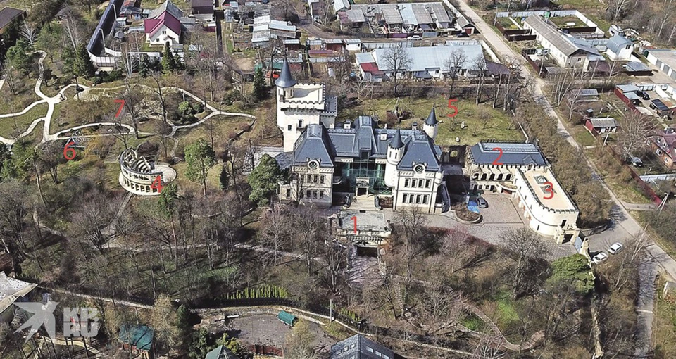 Alla Pugacheva was unable to sell her house in the Moscow region: Five reasons why the singer's husband, Maxim Galkin*, was left with an expensive burden in Gryazi. - Series Articles from the web, The property, Alla Pugacheva, Maksim Galkin, Property For Sale, Foreign agents, Moscow region, Restrictions, Negative, Politics, Advocate, Realtor, Longpost