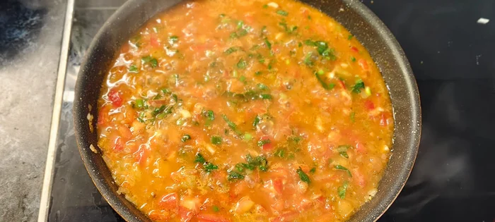 Shakshuka Scrambled Eggs! - Series Male Homemade
, My, Men's cooking, Recipe, Shakshuka, Omelette, Eggs, Breakfast, Food, Yummy, Preparation, Cooking, Vegetables, Other cuisine, Tableware, Bread, Cooking for the lazy, Spices, The photo, Longpost
