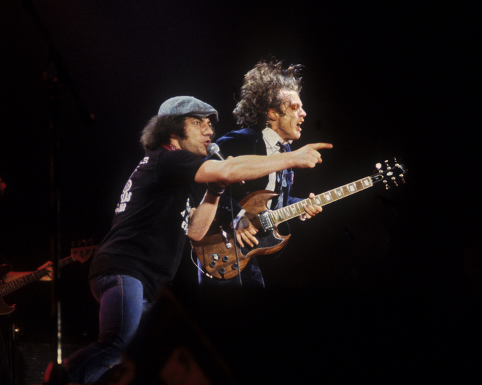 �������� AC/DC ������ ������� (�����) �� �������� ������ � ���-���������. 1982 ���